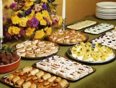 Αυτά είναι τα τρόφιμα που δεν πρέπει να τρώτε ποτέ από έναν μπουφέ